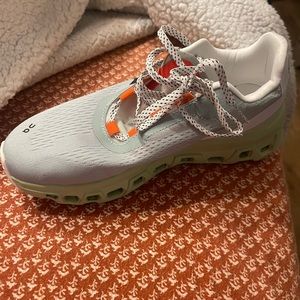On Cloudmonster sneaker men’s size 7/women’s size 9